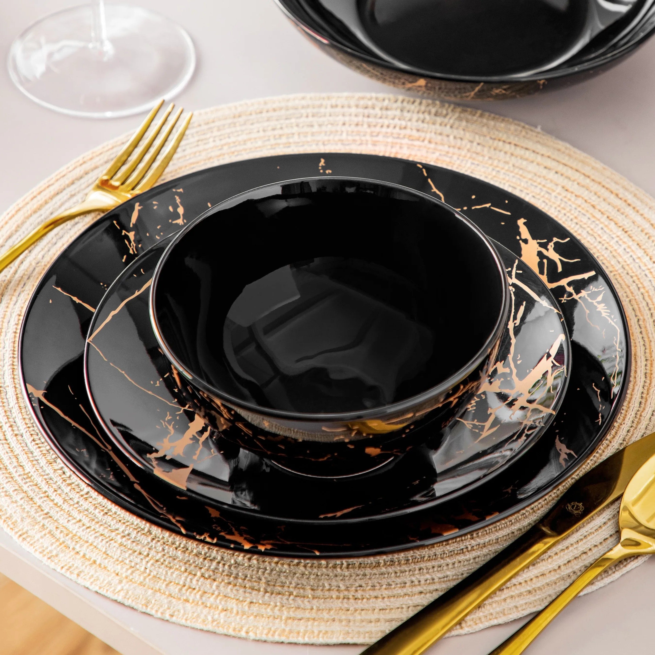 24 Piece Ceramic Dinnerware Set